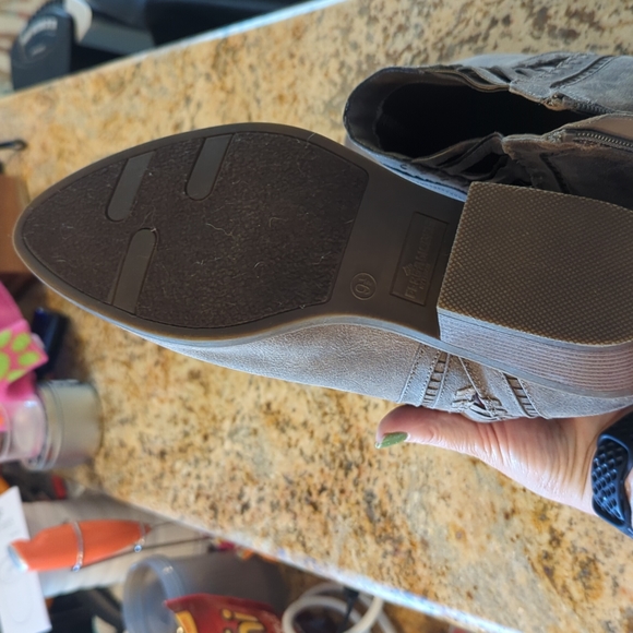 Booties - Picture 4 of 4